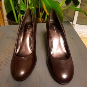 Brown Nine West wedge heal